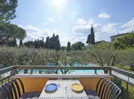 Olive Garden Garda - pool & view