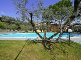 Olive Garden Garda - pool & view