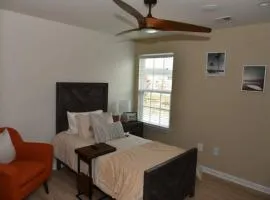 Spacious 4BR with TVs in Room Patio Free Parking