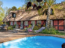 Charming House With Heated Pool Near Møns Klint, hotel a Lundby