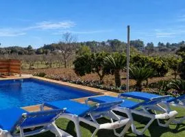 Finca con piscina rodeada de naturaleza