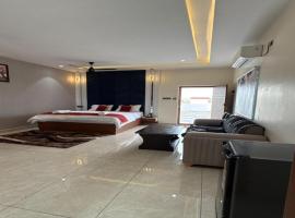 SNR GRAND, hotel a Narasaraopet