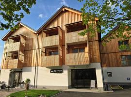 Trivrh Outdoor Hotel، فندق في زيروفنيكا