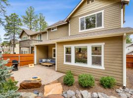 Pinnacle Pines Forest Views Modern Home with EV Charger Direct Trail Access, hotel em Flagstaff