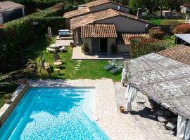 Villa Familiale piscine, spa, entre Cannes et Nice, Hotel in Châteauneuf