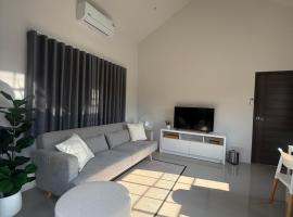 Tiny Home - Hin Lad Waterfall، فندق في Amphoe Koh Samui