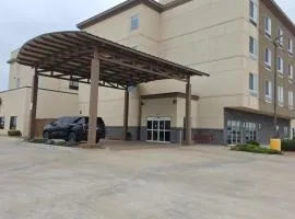 FairBridge Inn And Suites Will Rogers Airport, Fairgrounds, Restaurant & Bar