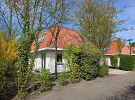 Beach & Dunes Bungalow with private garden and parking by NoordwijkMeer