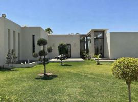Villa MIRAGE Marrakech, hotel u gradu Sehib Foukani