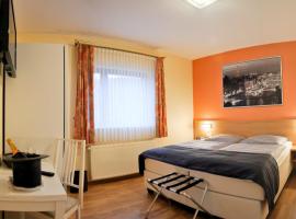 Zum Burghof, hotel v destinaci Schoenberg