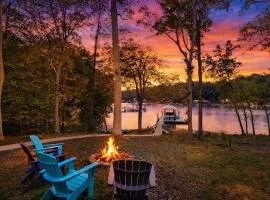 Luxury Lakefront Home, Games, Kayaks, 2 King Beds