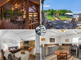 Lakefront Cabin with Private Dock, hotell i Eclectic