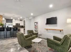 King and Queen Suite 1st Floor Sleeps 6