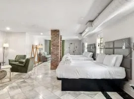 King and Queen Suite 1st Floor Sleeps 6