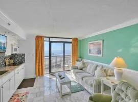 Cozy ocean front condo w Relaxing Pool Cozy King Bed