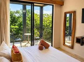 Sunset Loft Rooftop Pool Paddle TUK