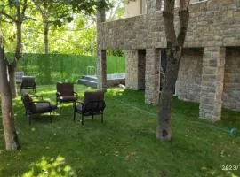 House with a detached garden and heated pool for rent