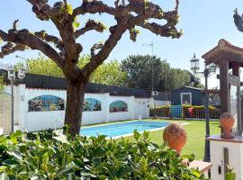 Camping Costa Dorada Bungalow Maia, Hotel in Canet de Mar
