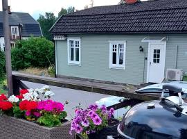 Litet hus i centrala Nybro i anslutning till boningshuset, hotel a Nybro