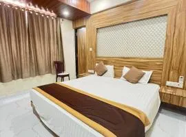 HOTEL BANSURI 966o9o1oo6 just 75mtr from shreenathji temple I 2 min walking distance By SK