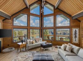 Dog-friendly 2-level gorge view home with hot tub lovely deck central AC W&D、ザ・ダレスのホテル