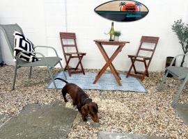 Cosy Modern Pet Friendly Garden 5 min to Station โรงแรมในบอร์นมัธ