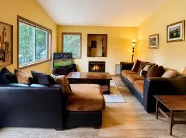 Suite Serenity Condo by NW Comfy Cabins