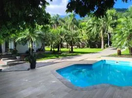 Casa com piscina na terra do Cristo Protetor