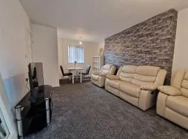 Cozy Stay - 2 Bed Flat -Includes Free Parking