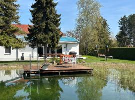 Ferienhaus Biotop - Badeteich, Sauna, Kinoleinwand, khách sạn ở Kölleda
