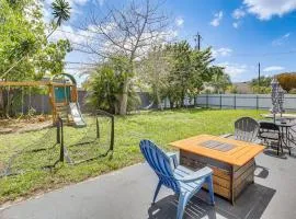 Group Hub w/ Game Room! 4 Mi to Hard Rock Stadium