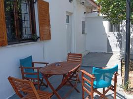 Summer House 96: Salamís şehrinde bir otel