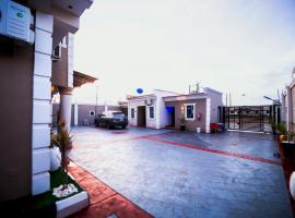 Ralphnest Suite & Lounge Limited, hotel v destinácii Otta