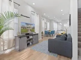 3BR Duplex - Walk to Bishop Arts - Fenced Yard