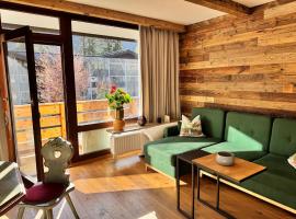 Grubhof Schlosspark, Chalet-Stil mit Pool und Bergblick, Hotel in Sankt Martin bei Lofer