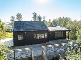 4 star holiday home in Trollhättan, hótel í Trollhattan