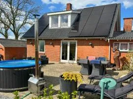 4 Bedroom Gorgeous Home In Øster Assels