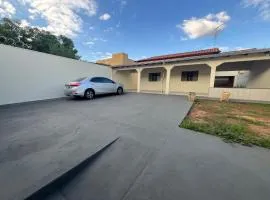 Casa aconchegante com 2 quartos, próximo ao Centro, UFU, Center Shopping e Convention, Hospitais e Aeroporto