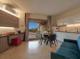 Borgo Punta Tegge il mare la spiaggia il tramonto, hotel a La Maddalena