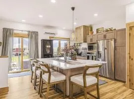 Modern Mountain condo with river views EV charger SUP