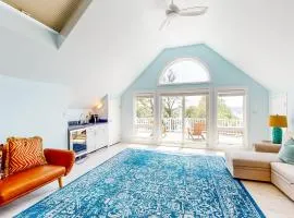 Splendid home with private pool, fire pit, several decks & balconies