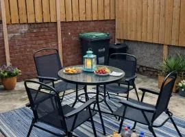 Three-Bedroom House Perfect for Contractors and Small Groups, sleeps 5 people in Durham