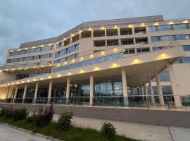Arena Hotel Kur, ξενοδοχείο σε Μινγκατσεβίρ