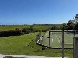 Spacious 2-Bedroom Guest House - Easy Access, Near Pukehina Beach