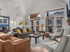 Luxury Penthouse - 3 King Suites - UG Parking