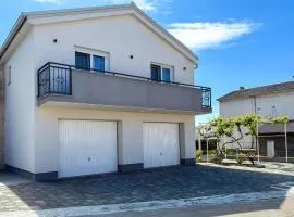 Beautiful Apartment In Vir With Wifi