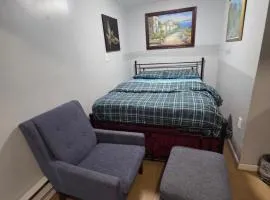 Updated and spacious Ground Floor Mini-studio in 3BR with Private Bathroom and Toilet Near Newark Airport