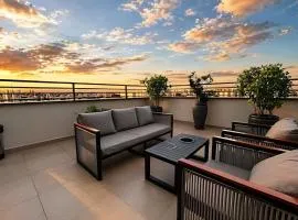 Studio Elegance com Vista Panorâmica para Cidade!