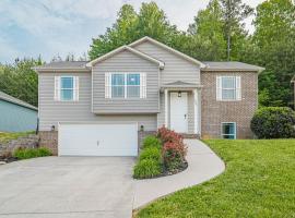 North of Knox Split Foyer Home - 4 bedrooms with 3 full baths home in Powell, hotel u gradu 'Powell'