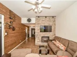 Cozy Stylish Retreat with Porch Swing Near Houston